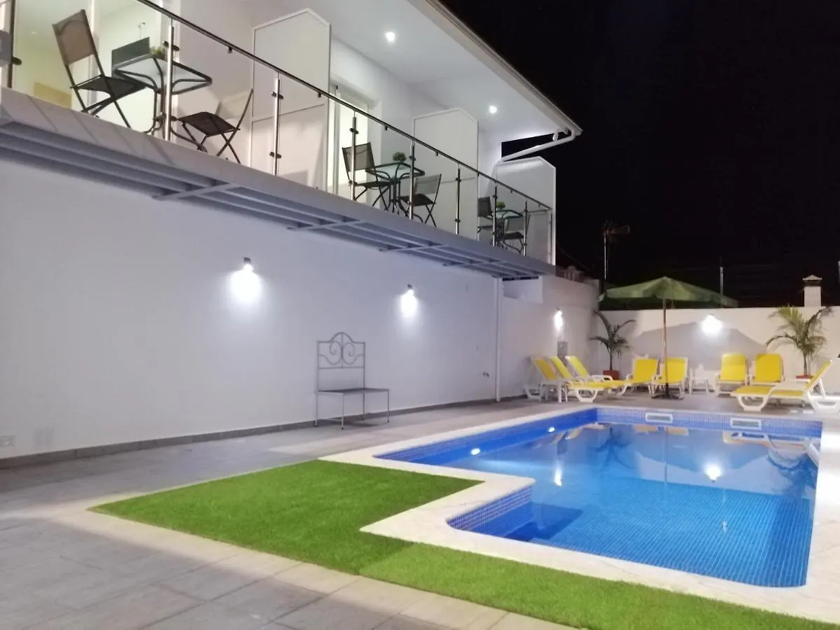 Villa Cerro E Mar contacts